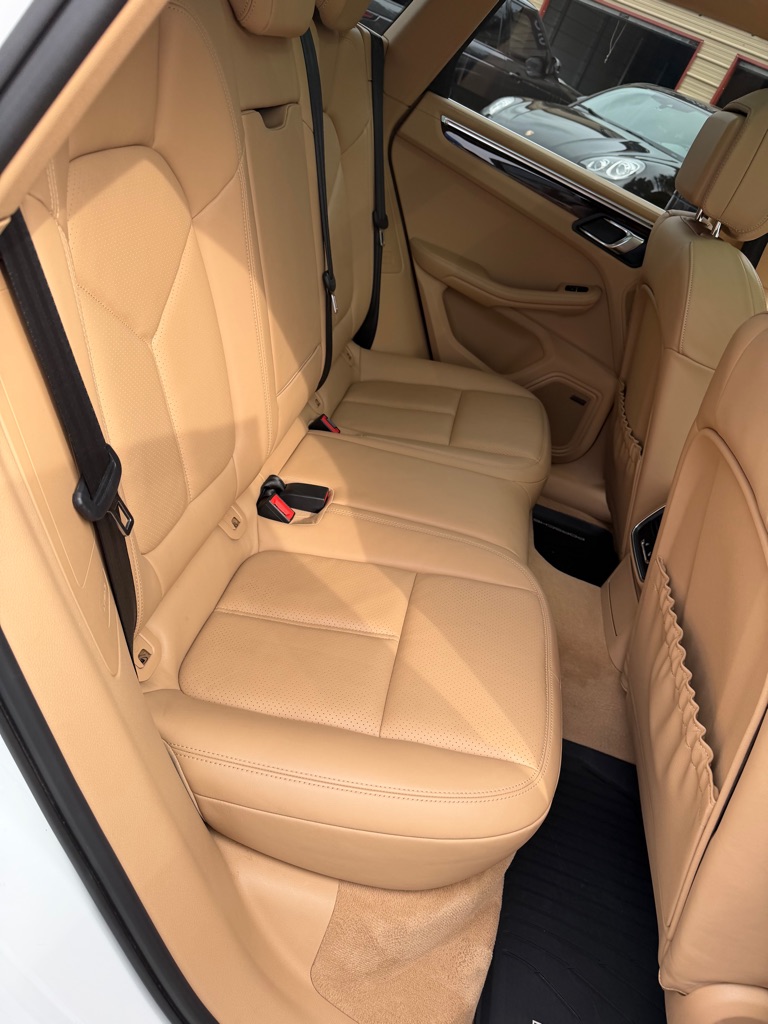 Photo 50 of this PORSCHE MACAN