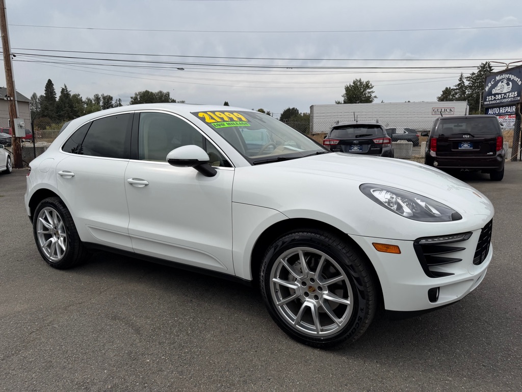Photo 2 of this PORSCHE MACAN