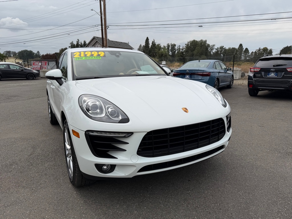 Photo 29 of this PORSCHE MACAN