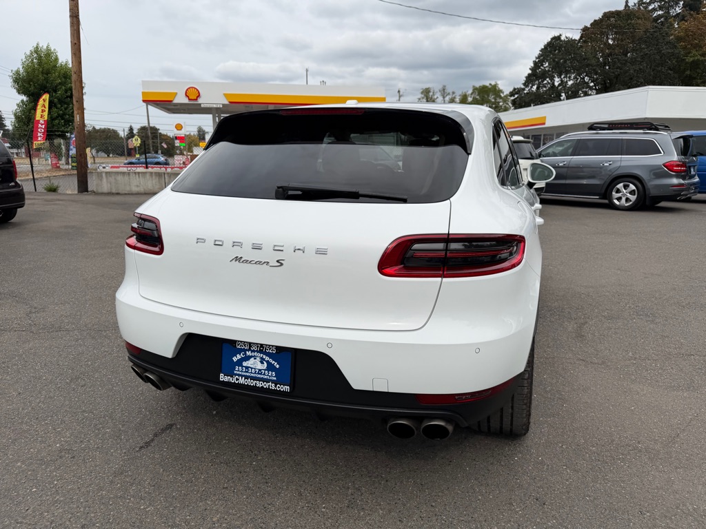 Photo 14 of this PORSCHE MACAN