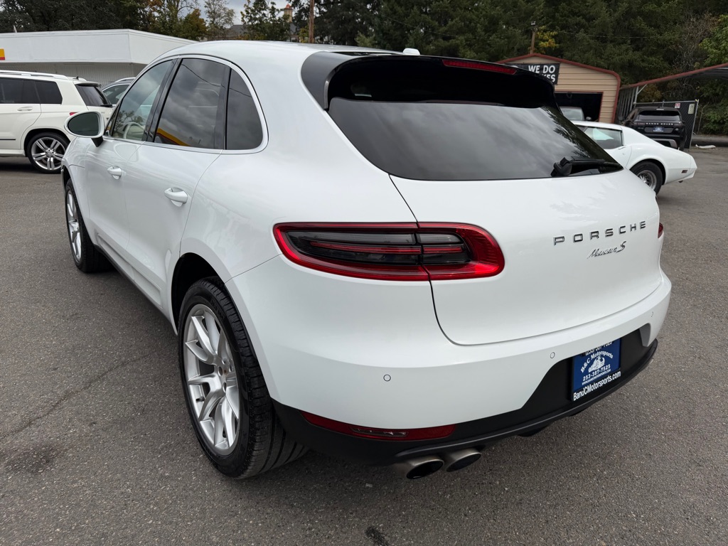 Photo 19 of this PORSCHE MACAN