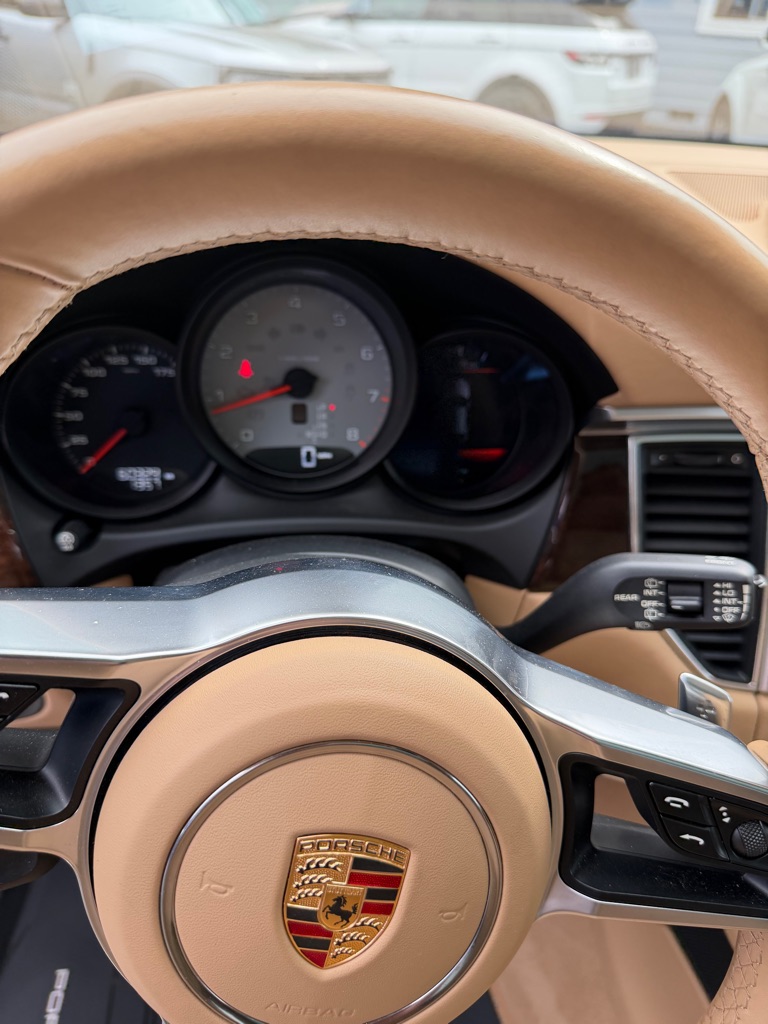 Photo 58 of this PORSCHE MACAN