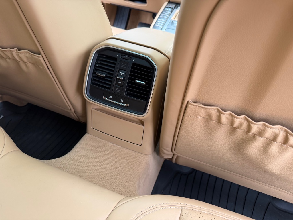 Photo 47 of this PORSCHE MACAN