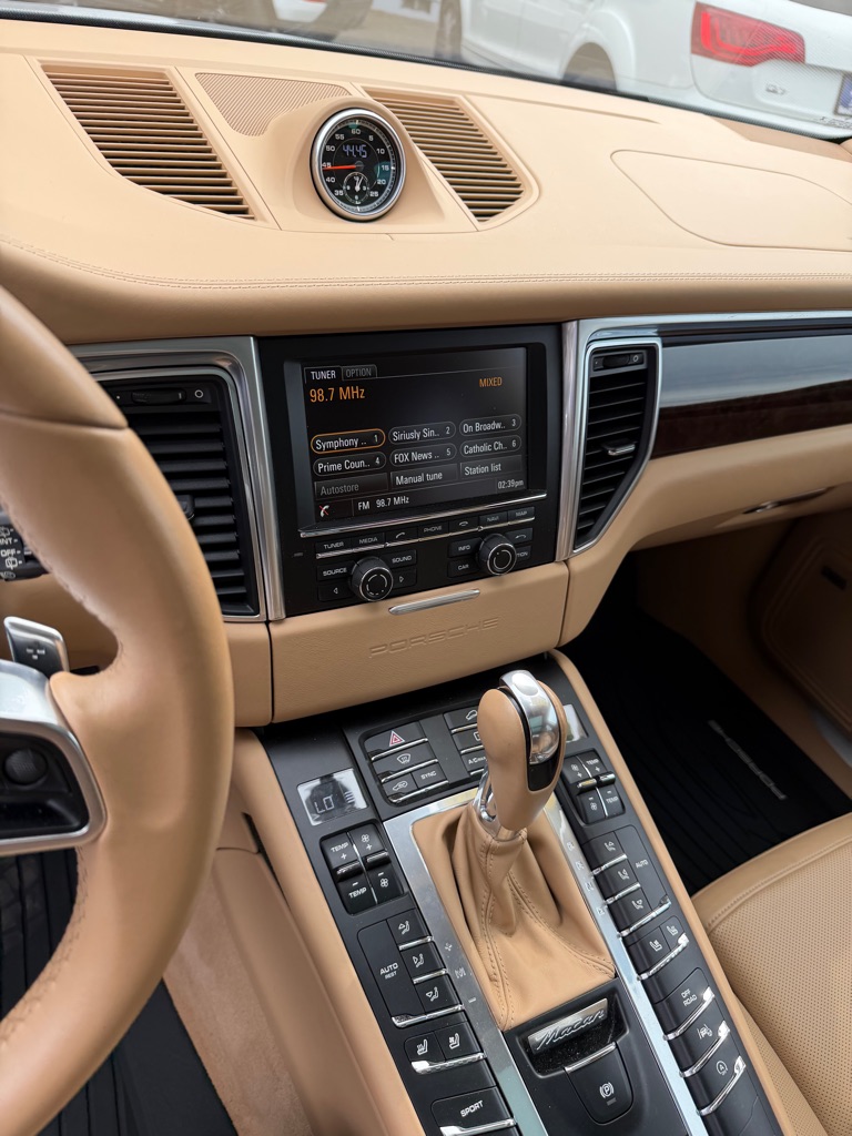 Photo 57 of this PORSCHE MACAN