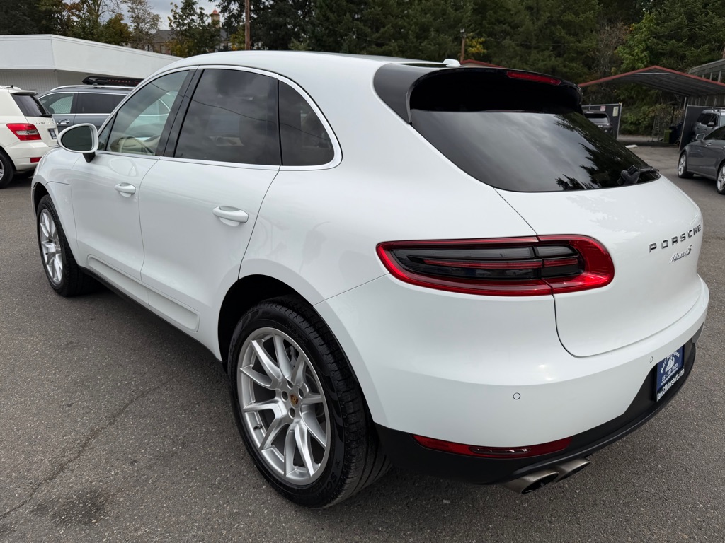 Photo 20 of this PORSCHE MACAN