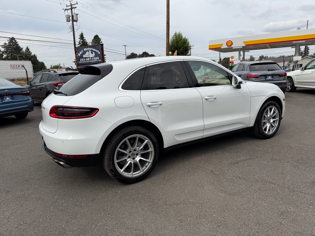 Photo 9 of this PORSCHE MACAN