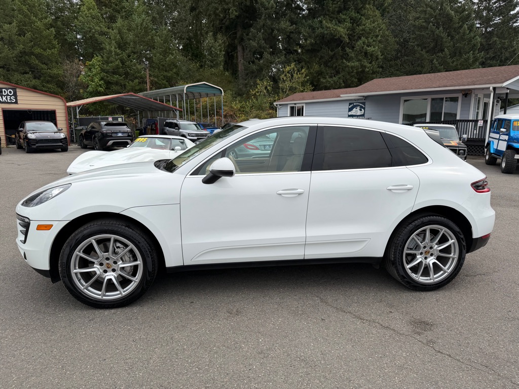 Photo 25 of this PORSCHE MACAN