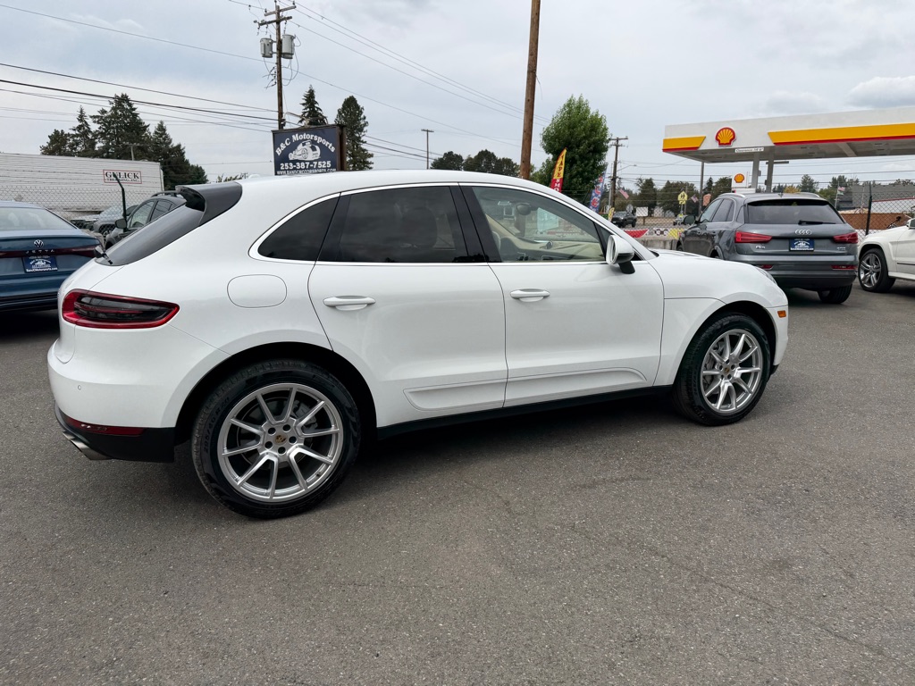 Photo 8 of this PORSCHE MACAN