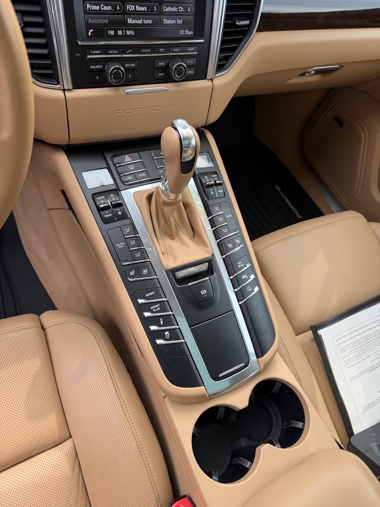 Photo 56 of this PORSCHE MACAN