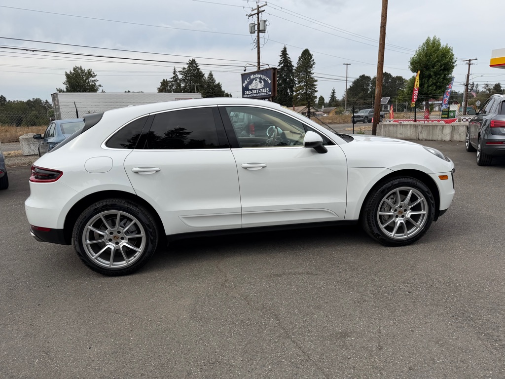 Photo 5 of this PORSCHE MACAN