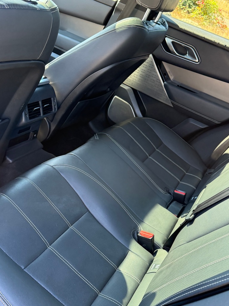Photo 55 of this LAND ROVER RANGE ROVER VEL