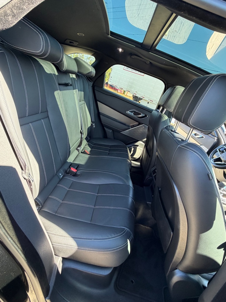 Photo 58 of this LAND ROVER RANGE ROVER VEL