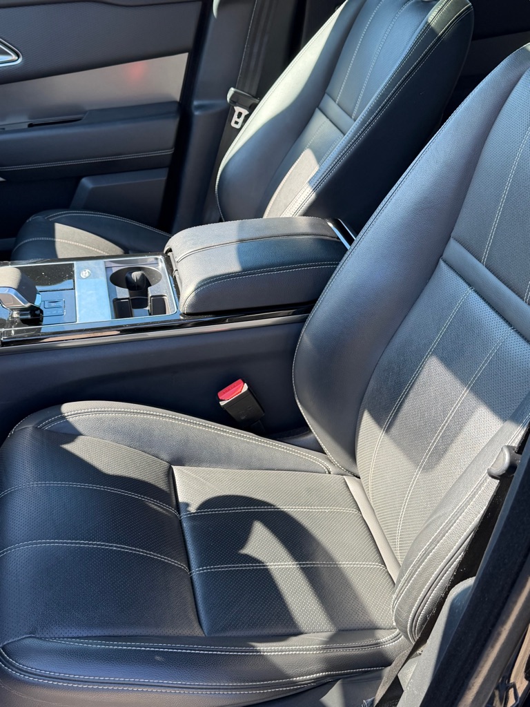 Photo 53 of this LAND ROVER RANGE ROVER VEL