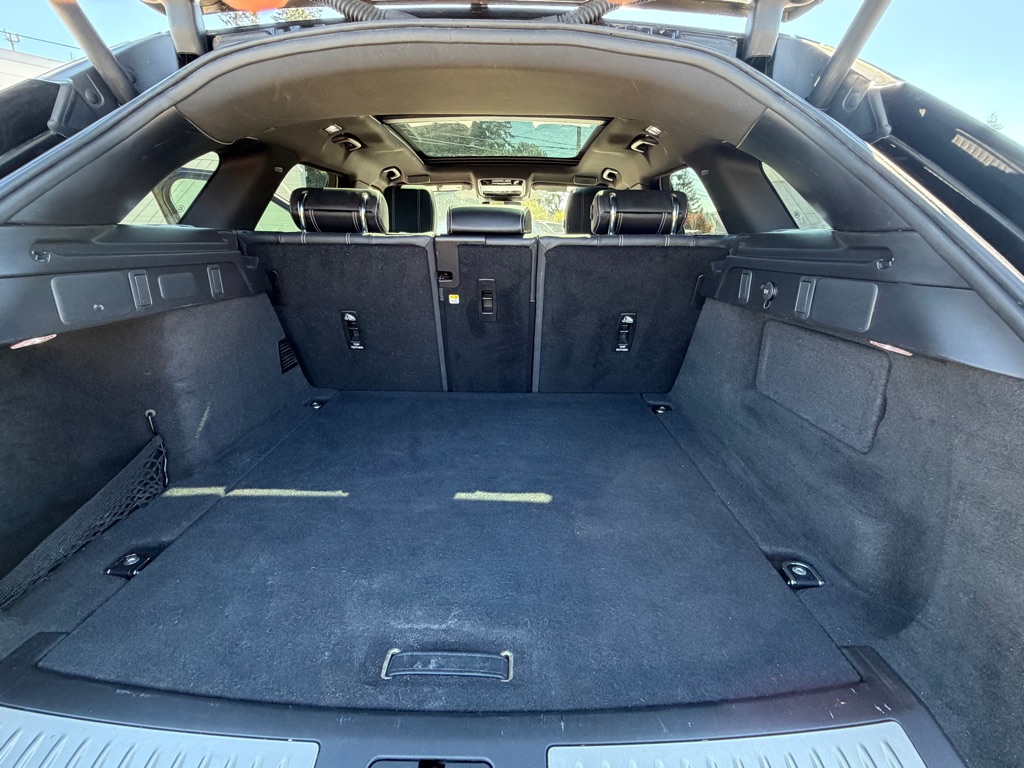 Photo 57 of this LAND ROVER RANGE ROVER VEL