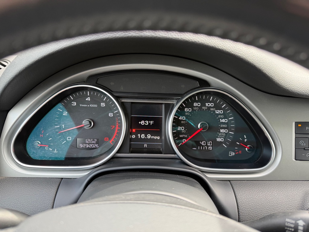 Photo 2 of this AUDI Q7