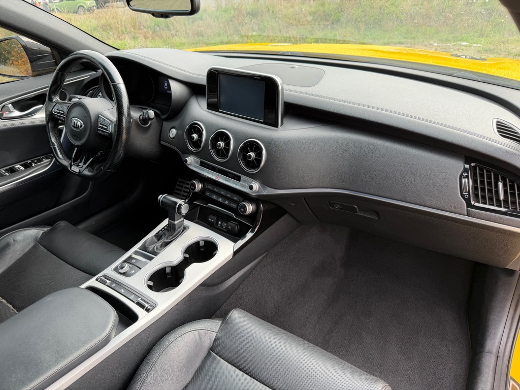 Photo 12 of this KIA STINGER