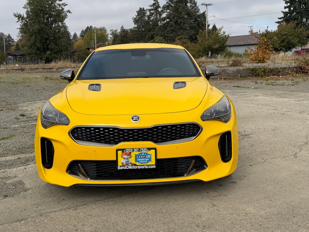 Photo 2 of this KIA STINGER