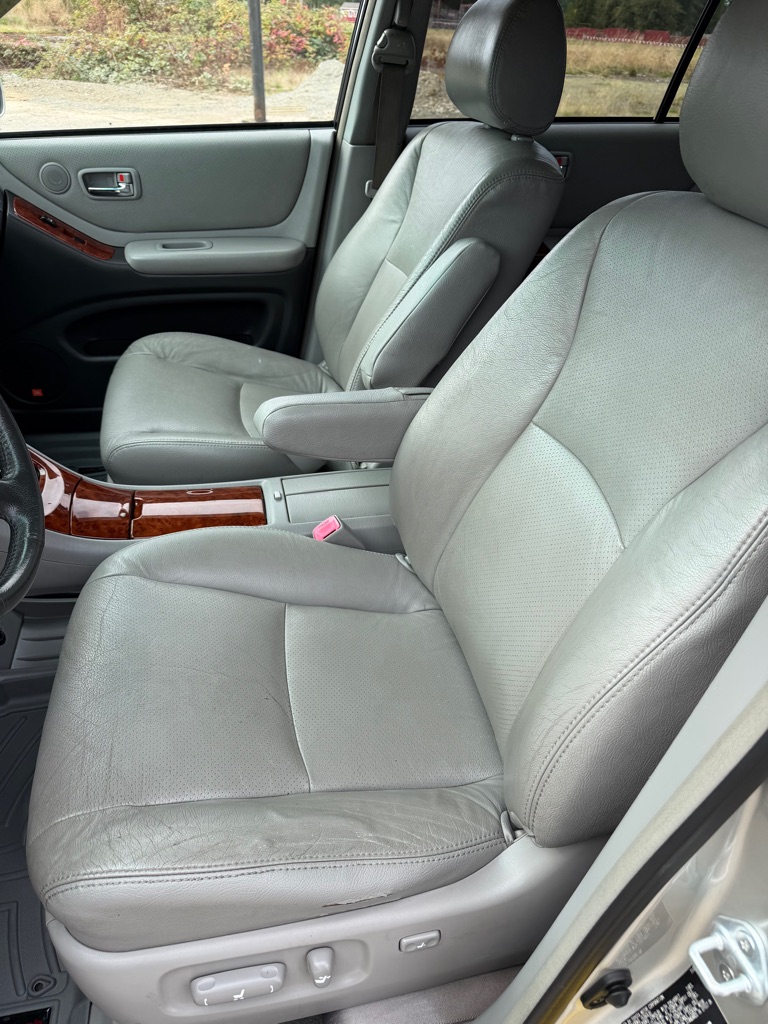 Photo 15 of this TOYOTA HIGHLANDER