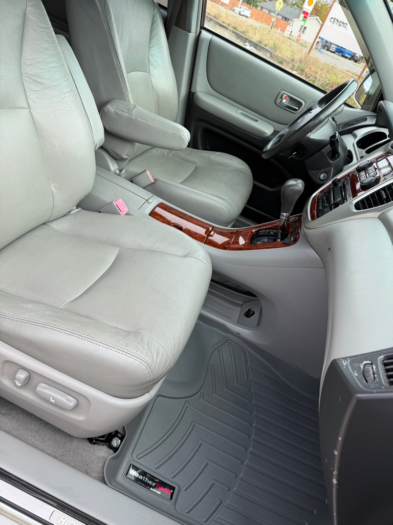 Photo 12 of this TOYOTA HIGHLANDER
