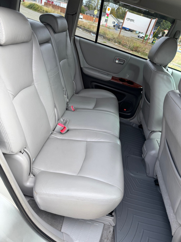 Photo 10 of this TOYOTA HIGHLANDER
