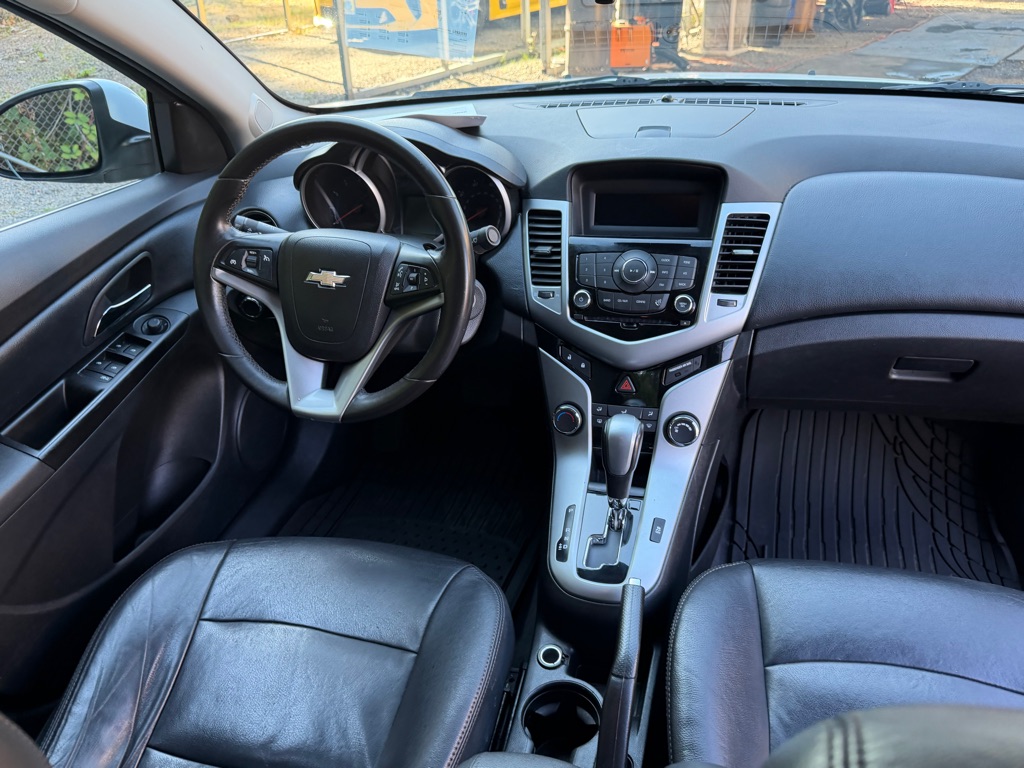 Photo 5 of this CHEVROLET CRUZE