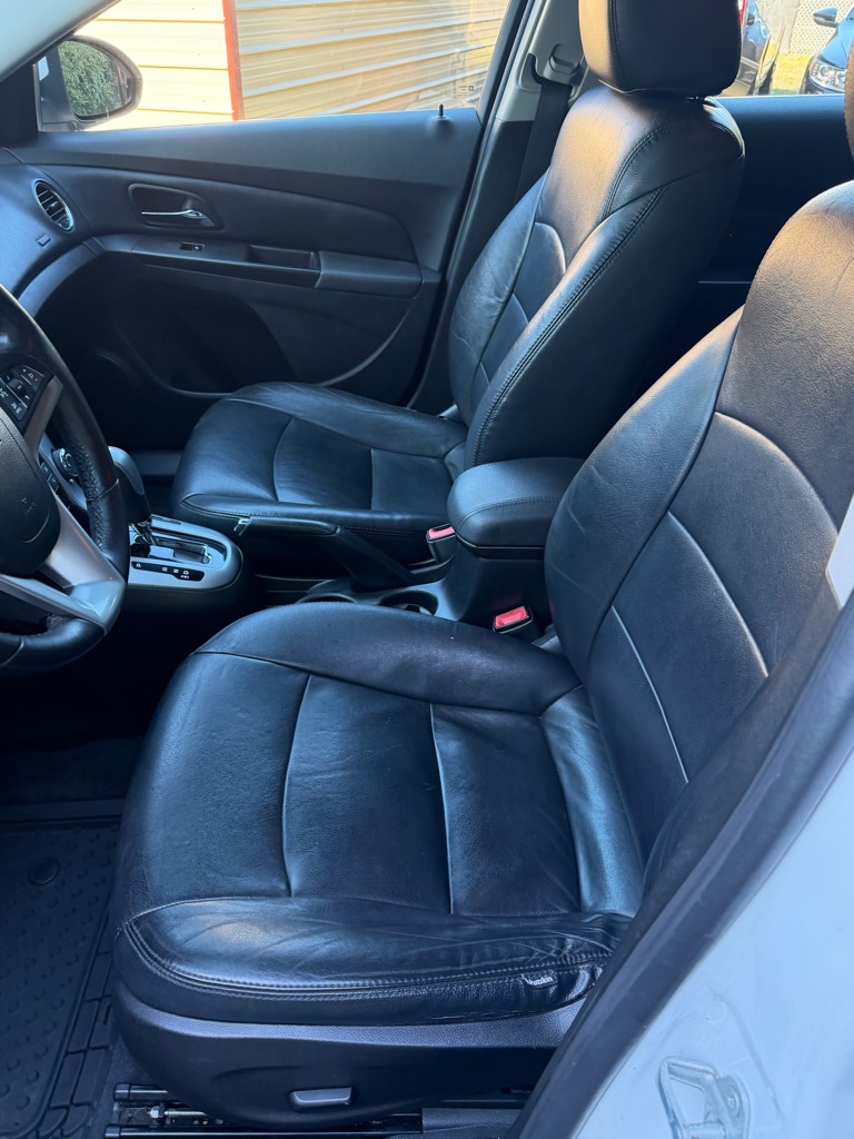 Photo 6 of this CHEVROLET CRUZE