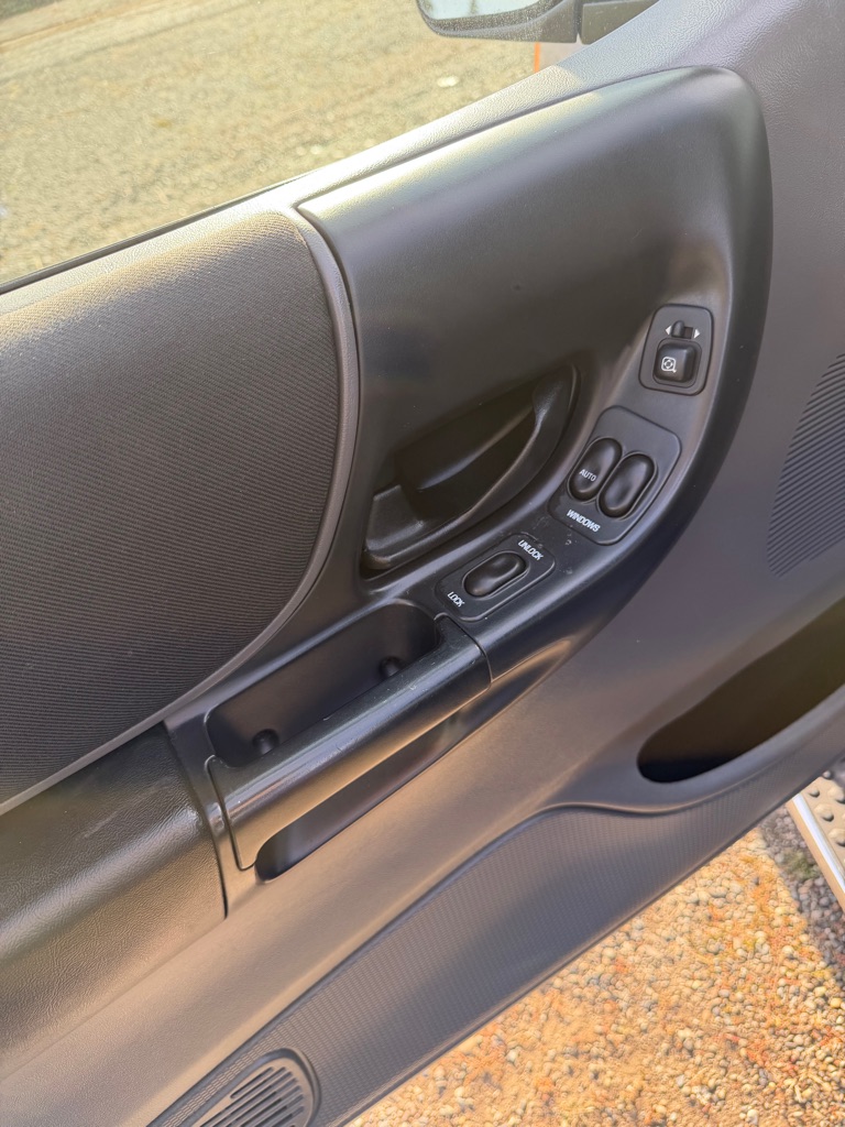 Photo 8 of this FORD RANGER