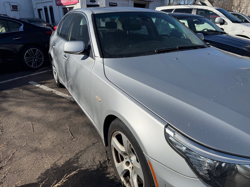 Photo 2 of this BMW 5 SERIES