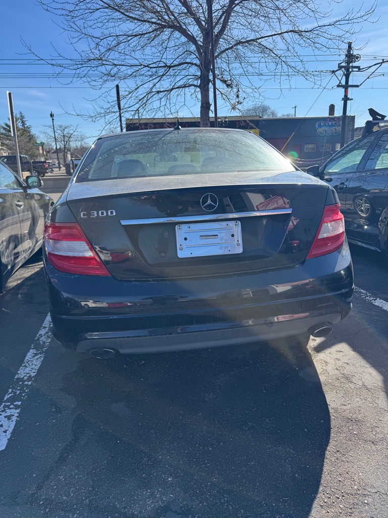 Photo 5 of this MERCEDES-BENZ C-CLASS