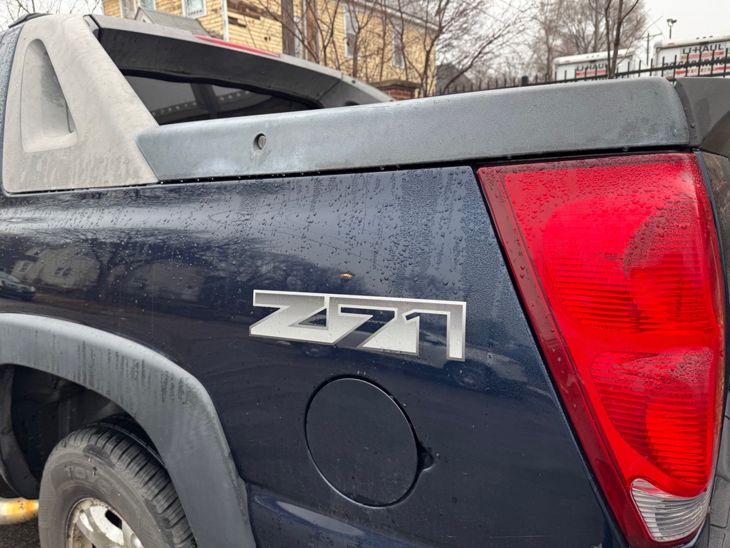 Photo 2 of this CHEVROLET AVALANCHE