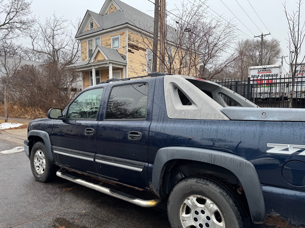 Photo 5 of this CHEVROLET AVALANCHE