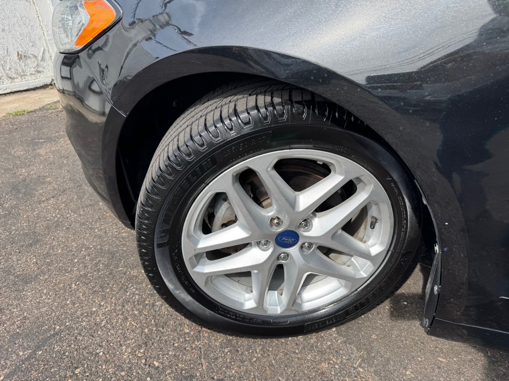 Photo 4 of this FORD FUSION
