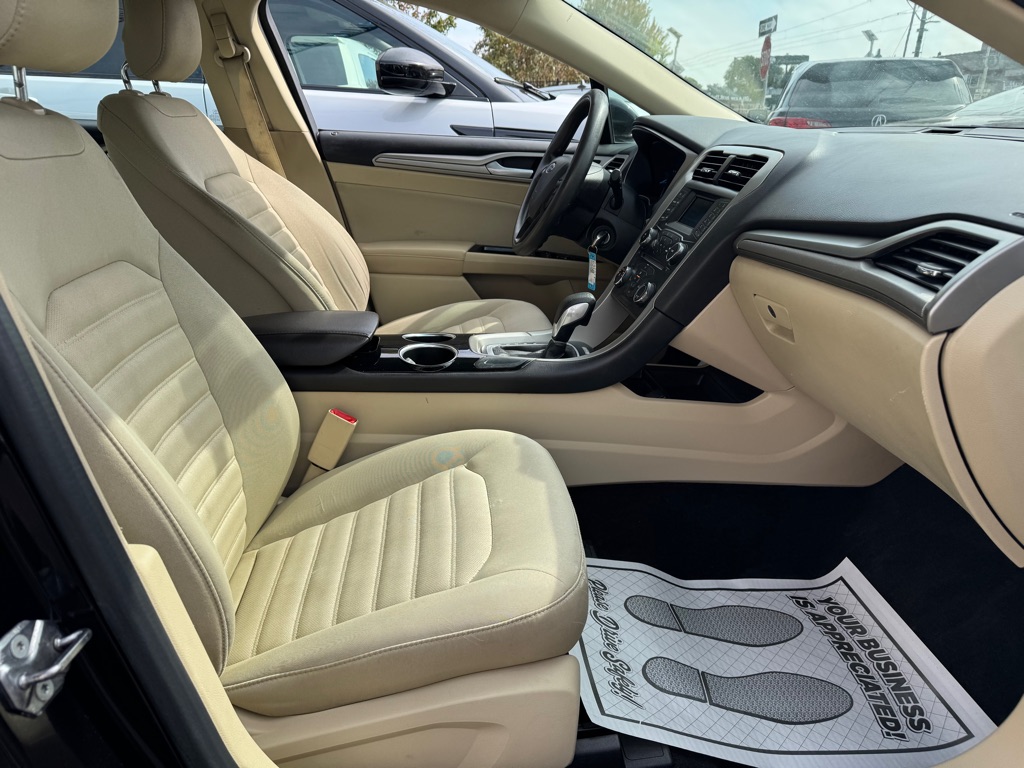 Photo 8 of this FORD FUSION