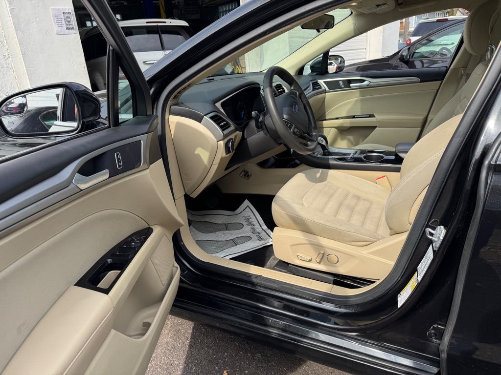 Photo 5 of this FORD FUSION