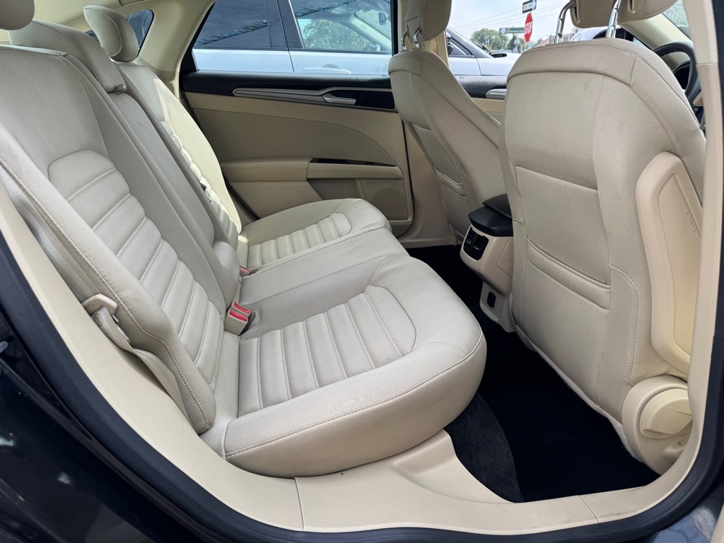 Photo 6 of this FORD FUSION