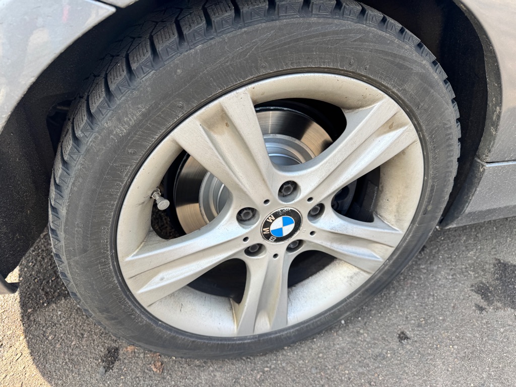 Photo 9 of this BMW 128