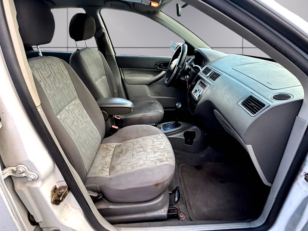 Photo 10 of this FORD FOCUS