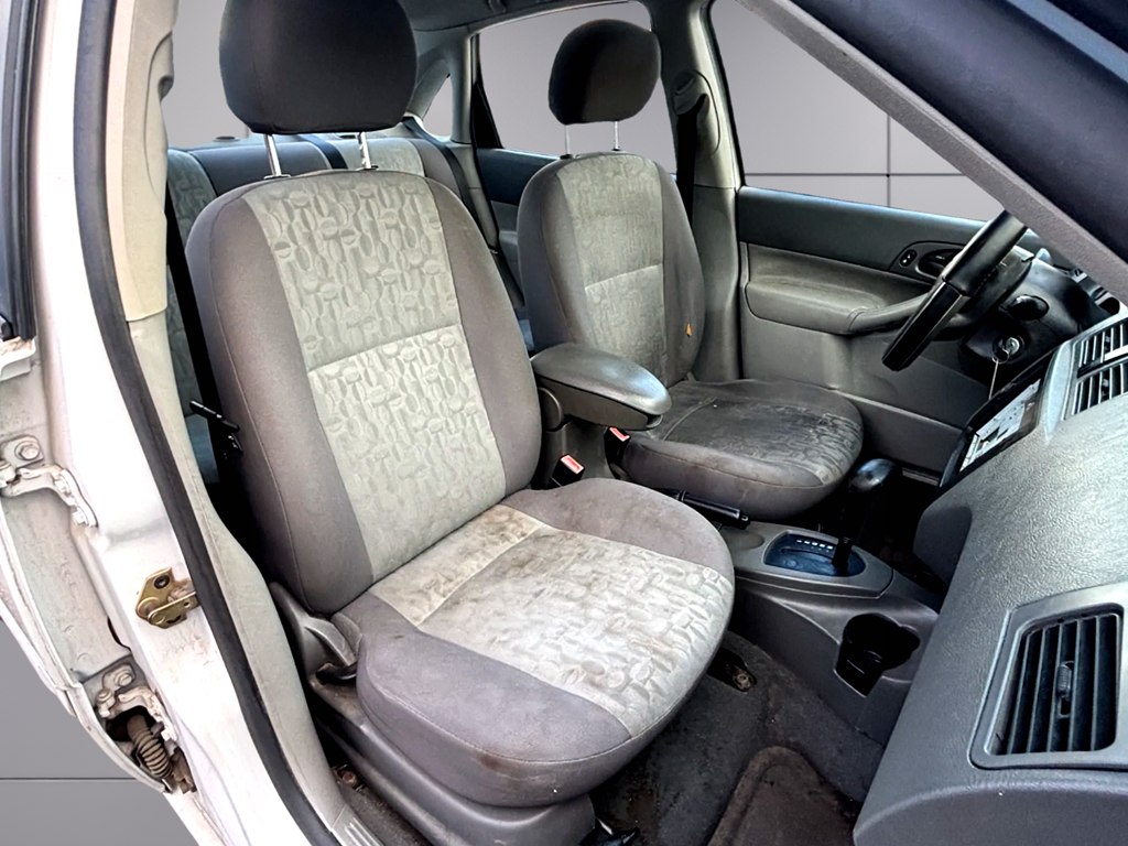 Photo 11 of this FORD FOCUS