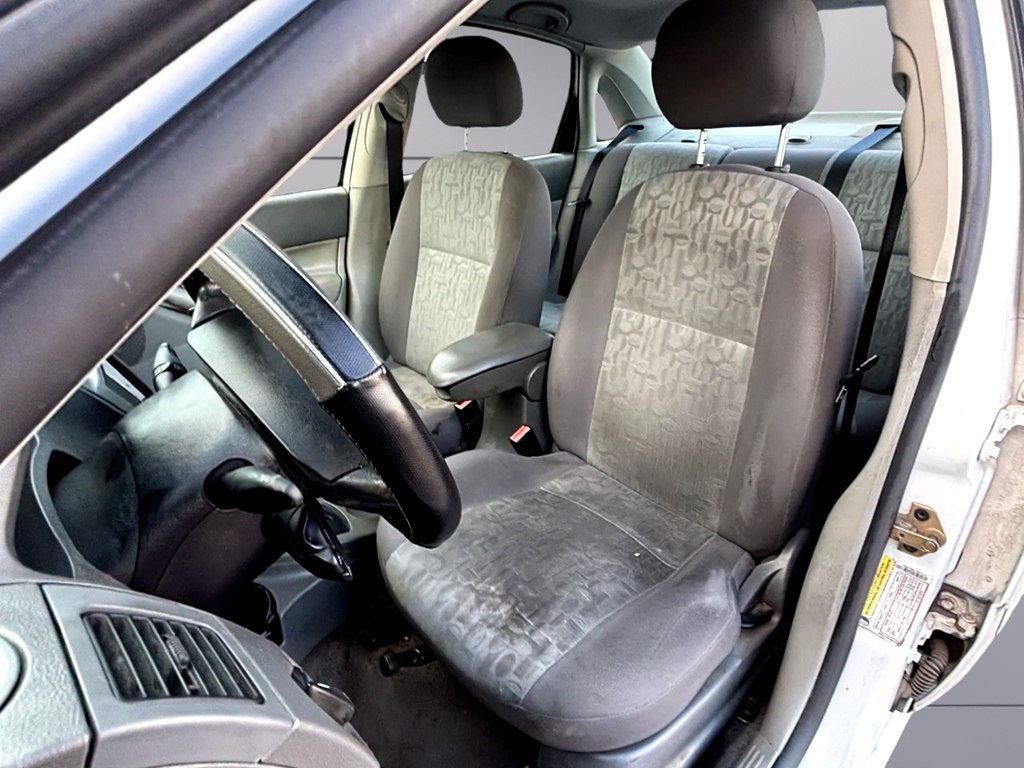 Photo 9 of this FORD FOCUS