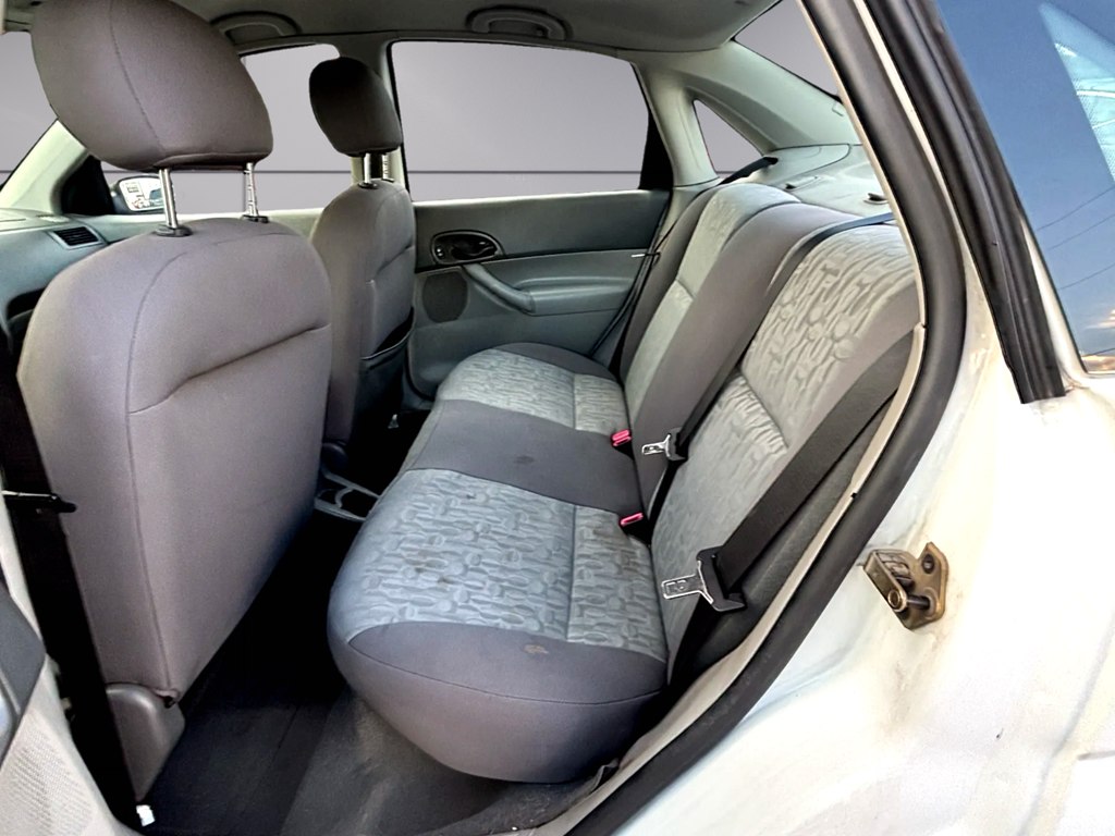 Photo 13 of this FORD FOCUS