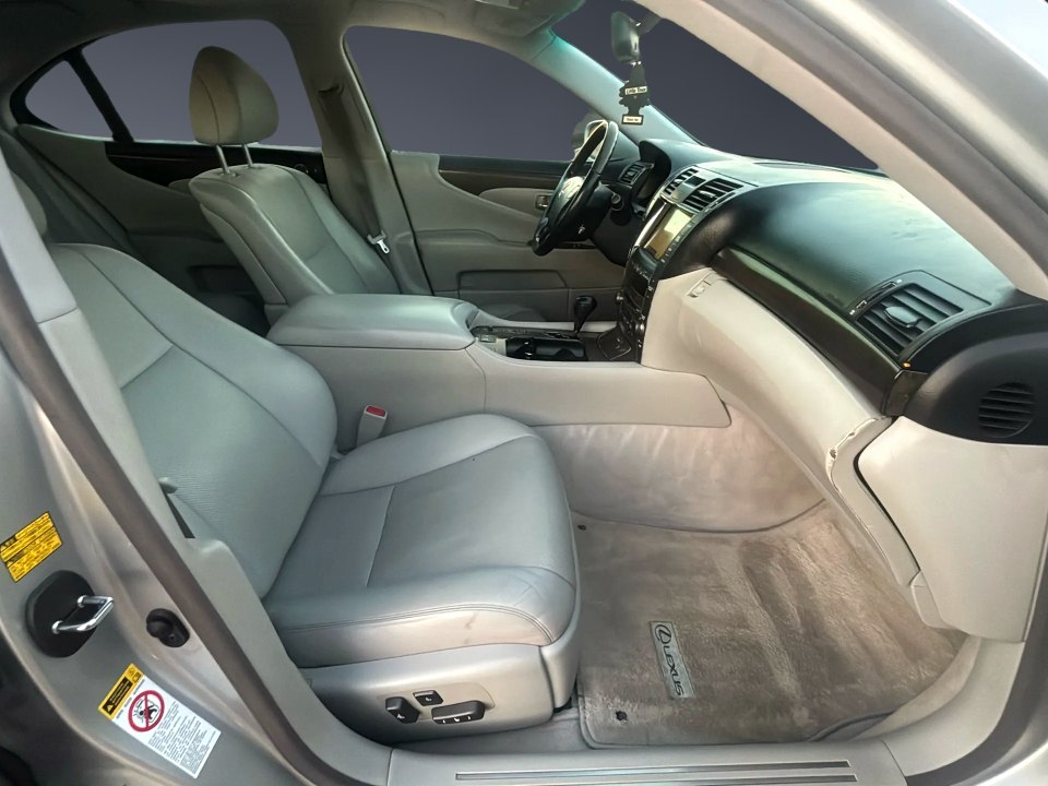 Photo 10 of this LEXUS LS 460