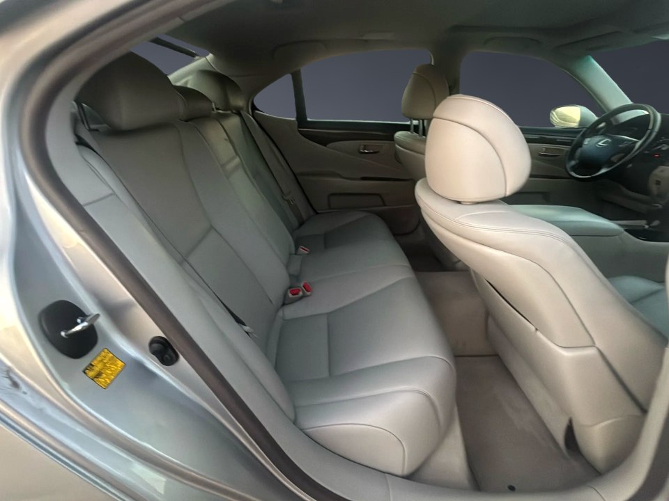 Photo 12 of this LEXUS LS 460