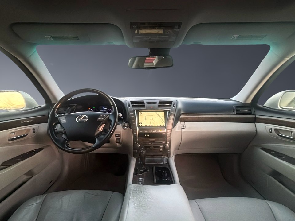 Photo 7 of this LEXUS LS 460