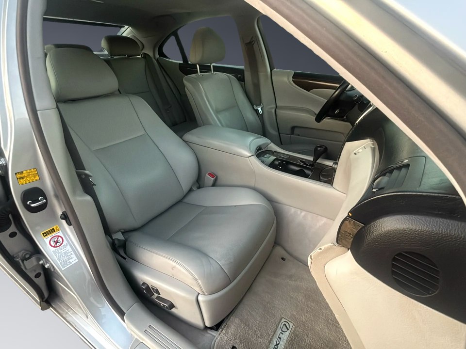 Photo 11 of this LEXUS LS 460
