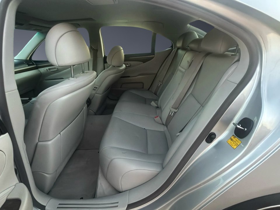 Photo 13 of this LEXUS LS 460