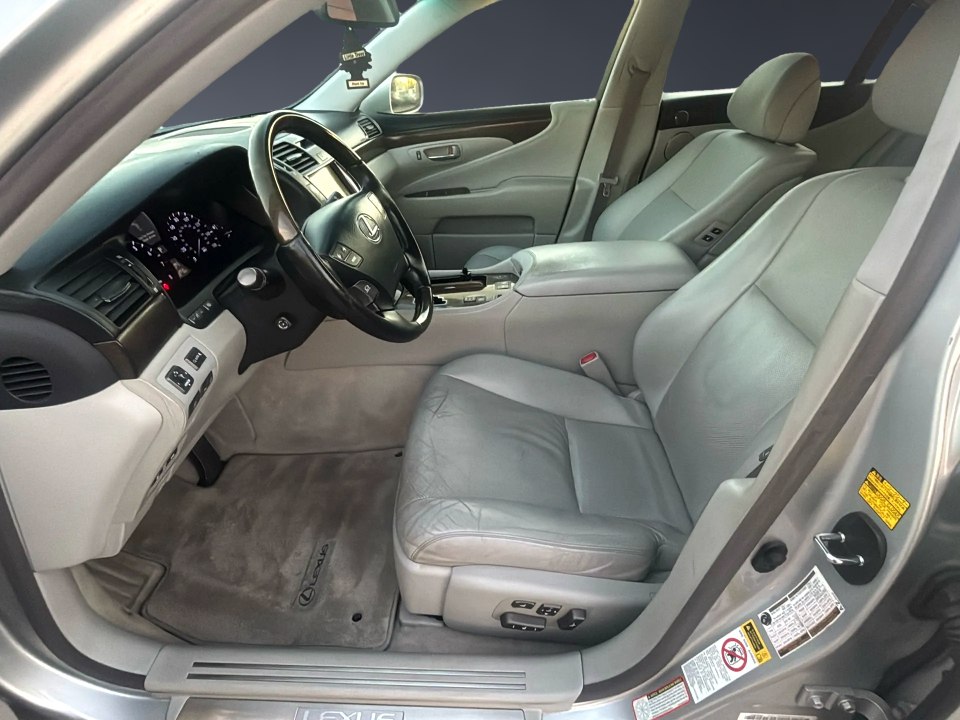 Photo 8 of this LEXUS LS 460