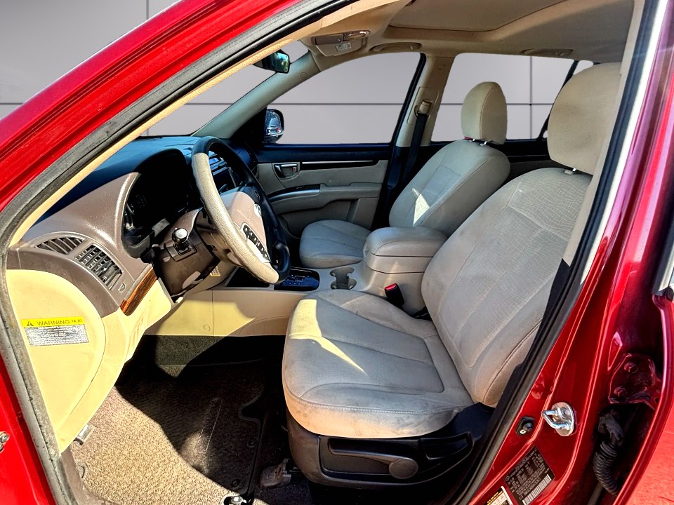 Photo 8 of this HYUNDAI SANTA FE