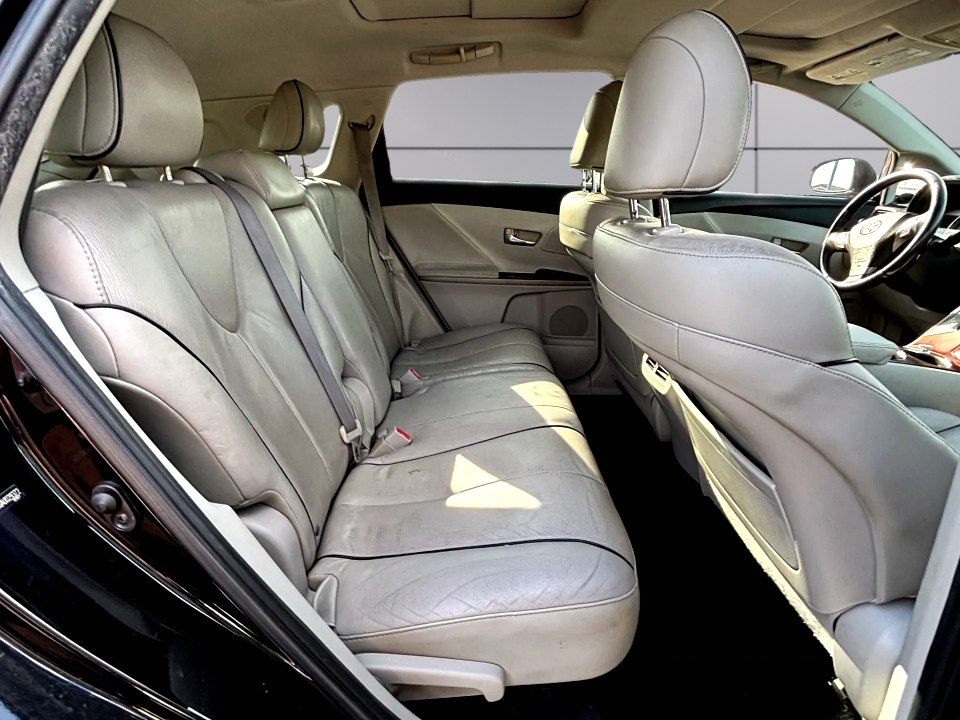 Photo 12 of this TOYOTA VENZA
