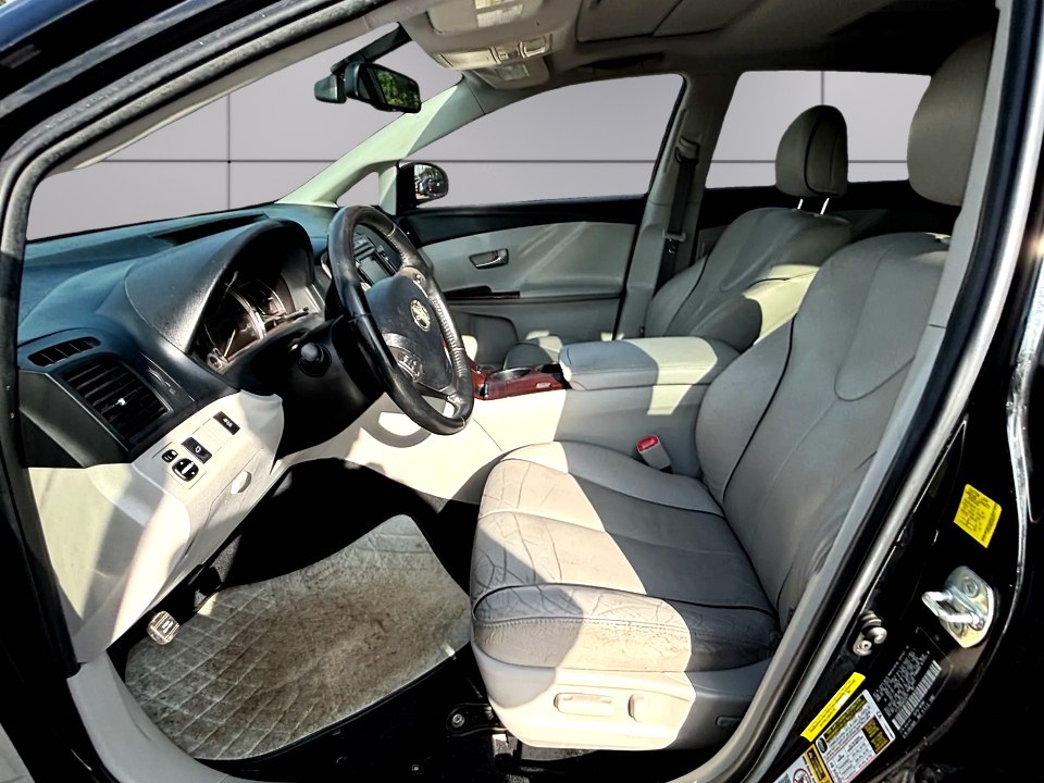 Photo 8 of this TOYOTA VENZA