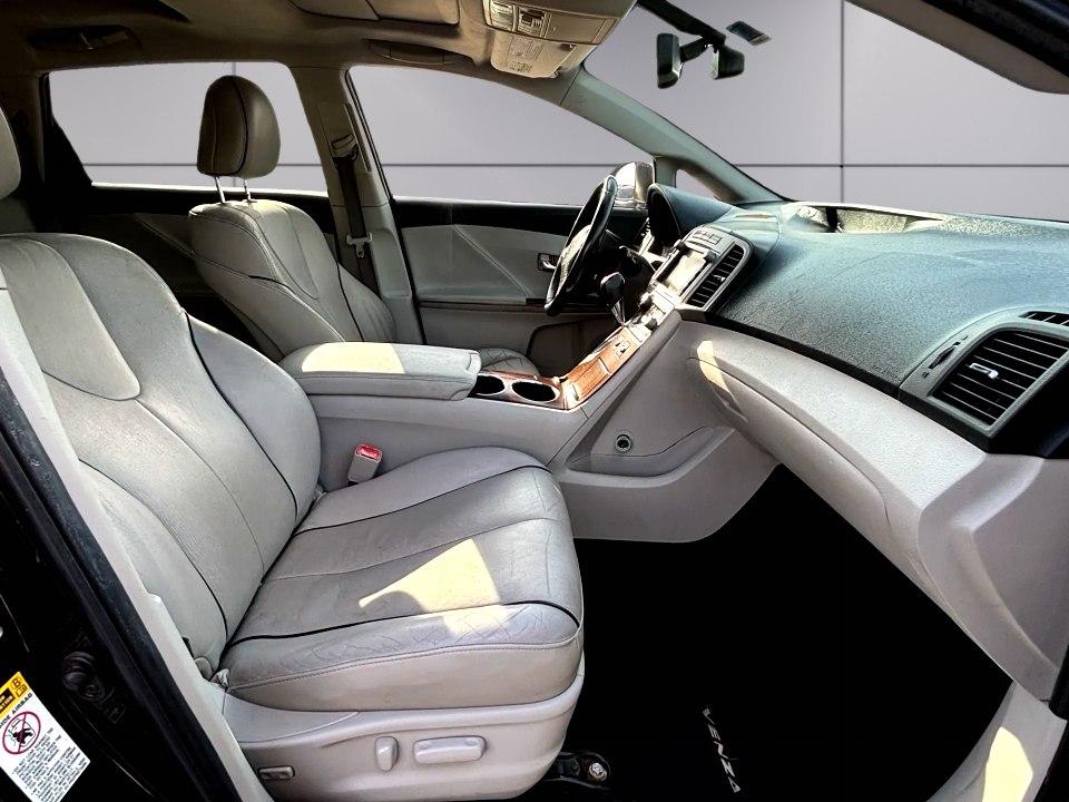 Photo 10 of this TOYOTA VENZA